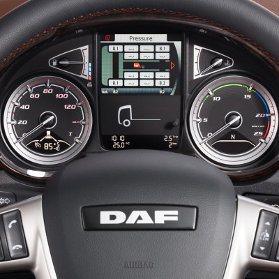 42-2017-New-DAF-XF-Exclusive-Line-Interior